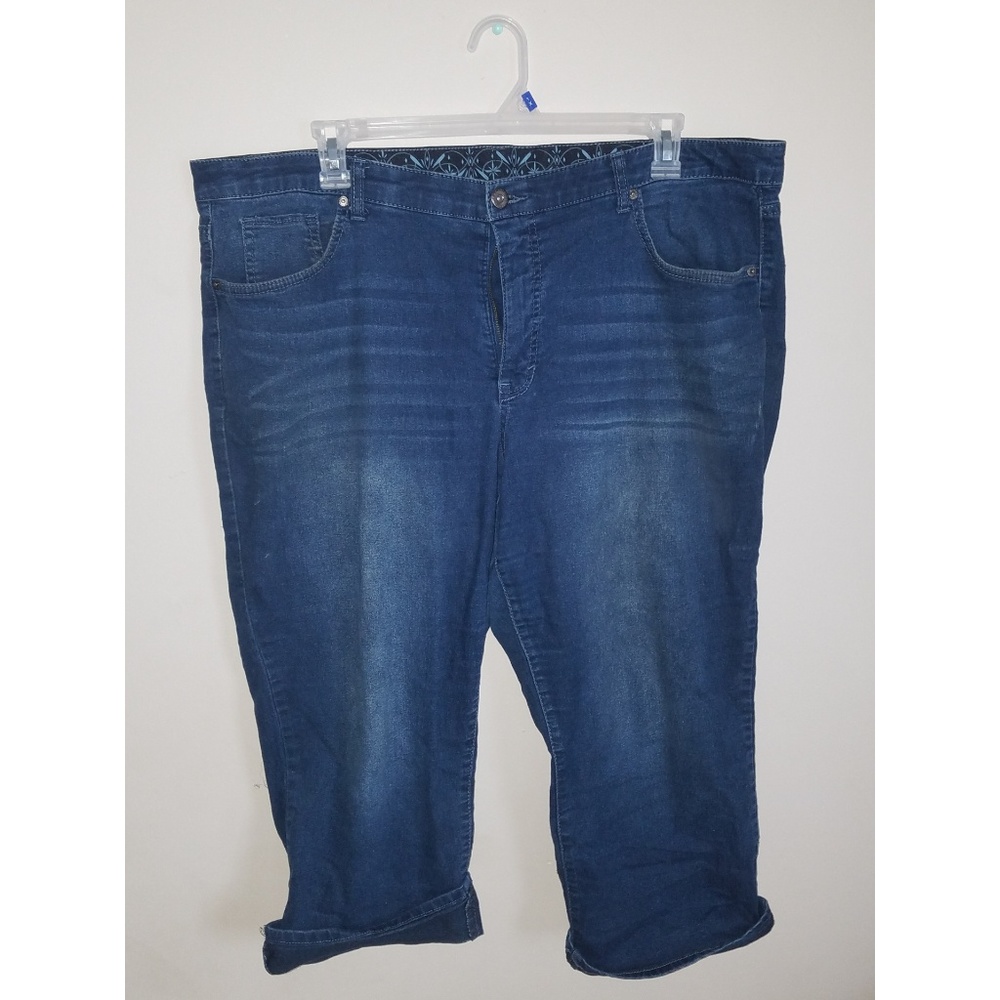 Blue Medium Wash Capri Pants